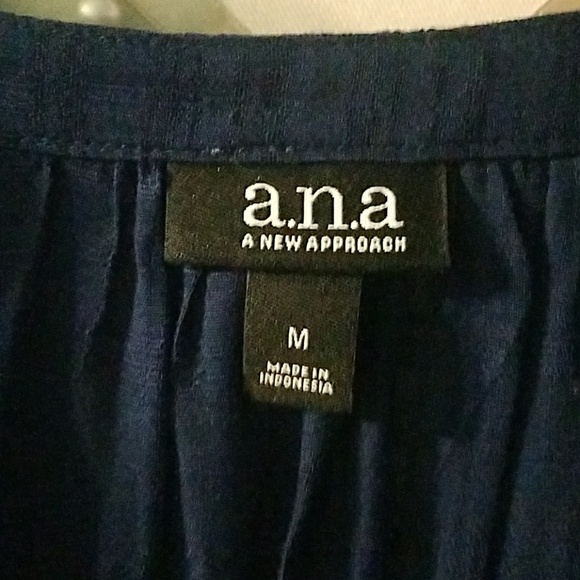 Light weight knot front Navy blouse - Picture 3 of 4